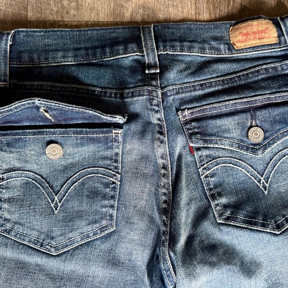 Vintage Levi’s 524 Too Superlow Button Flap Back Pockets w/ Button Closure Jeans - Picture 2 of 16